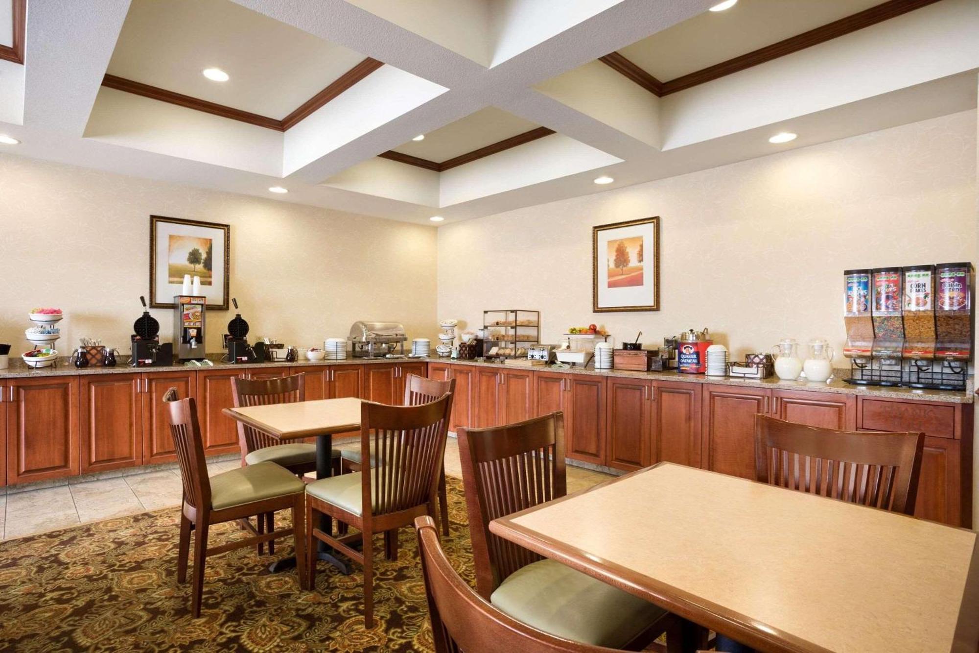 Country Inn & Suites By Radisson, Washington At Meadowlands, Pa Экстерьер фото