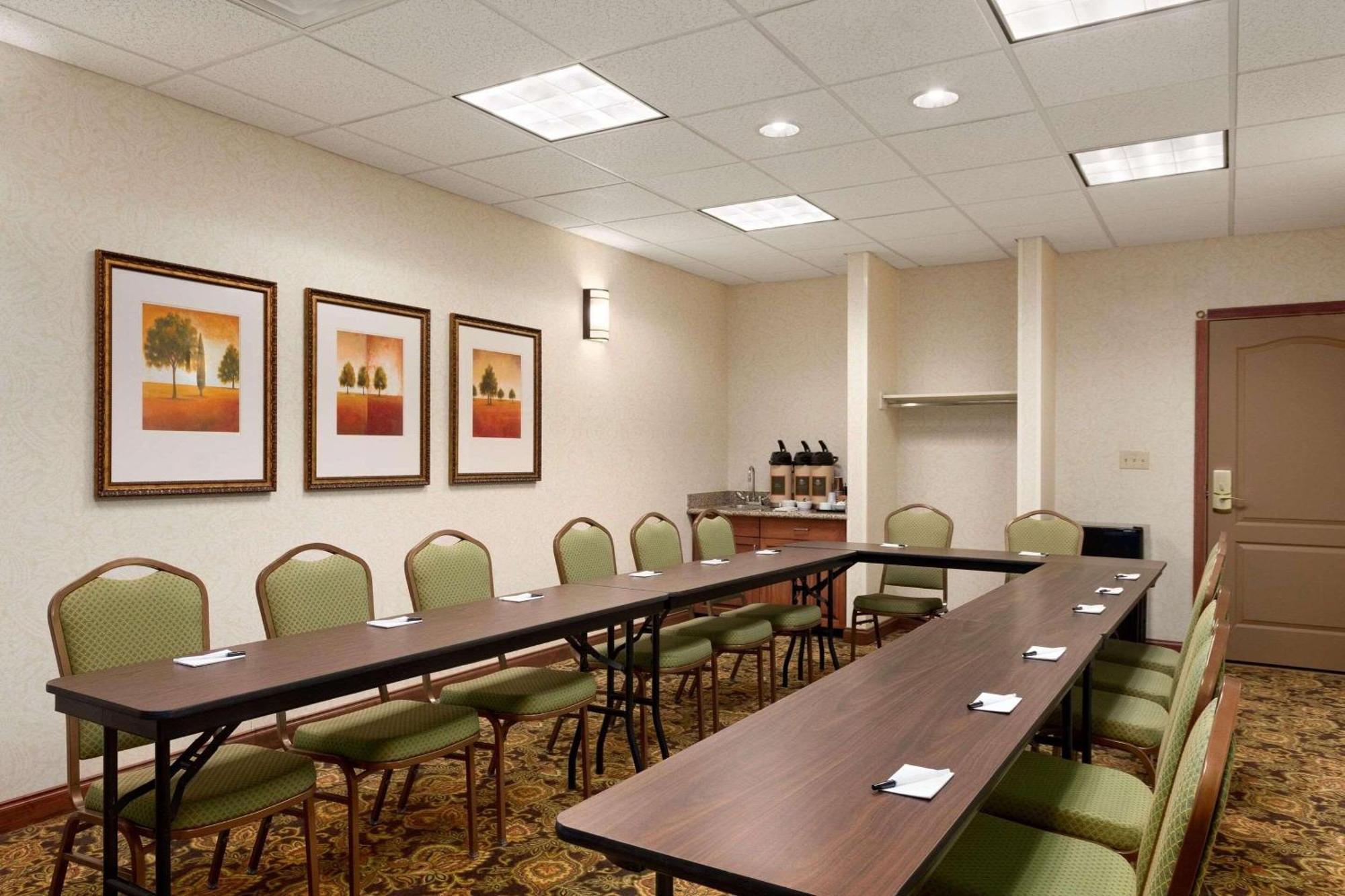 Country Inn & Suites By Radisson, Washington At Meadowlands, Pa Экстерьер фото